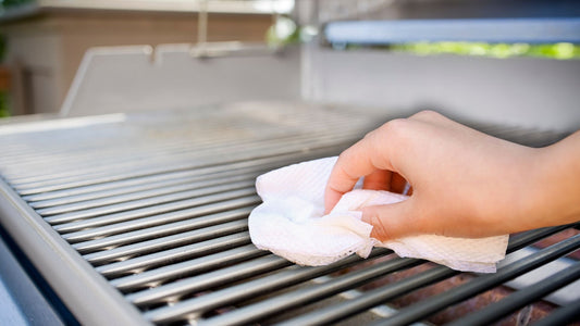 Grill reinigen leicht gemacht – Tipps & Tricks für jedes Grillmodell - smoking-barrels