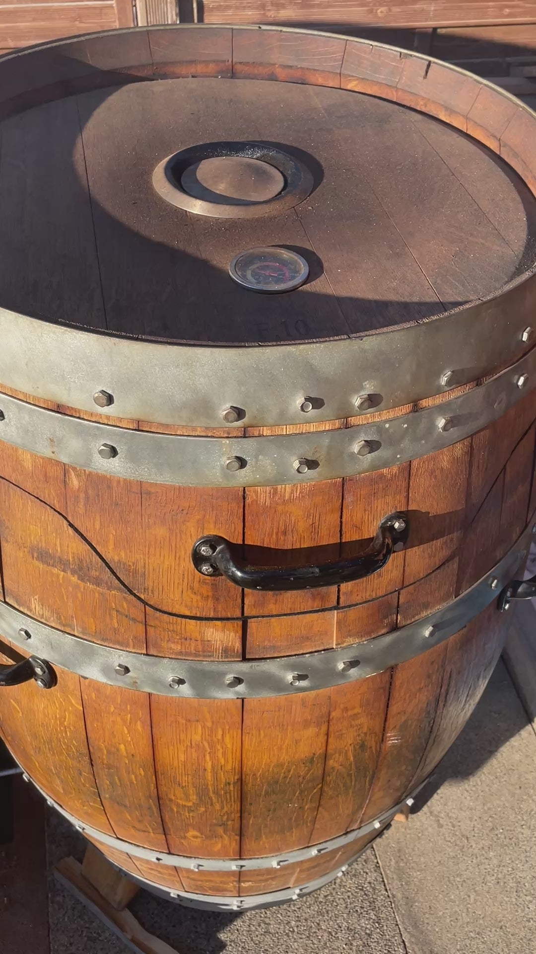 Weinfass Smoker aus Eichenfass – vollautomatischer Pellet-Smoker
