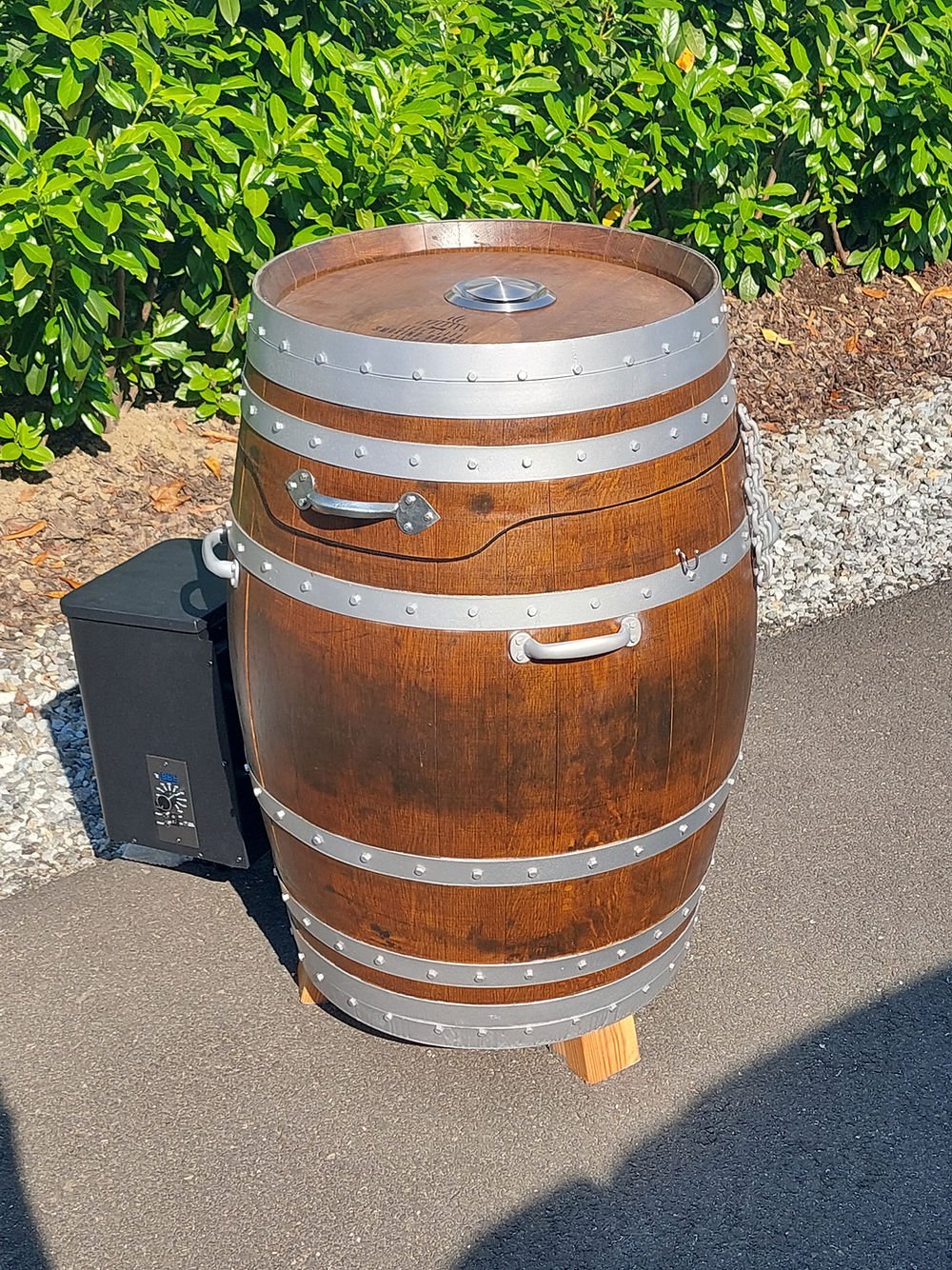 Weinfass Smoker – naturfarbene Eiche, lackiert, Unikat mit Branding